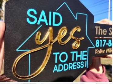 REAL ESTATE AGENT KEY PHOTO PROP, CLOSING KEY PROP