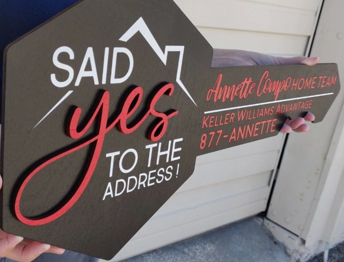 REAL ESTATE AGENT KEY PHOTO PROP, CLOSING KEY PROP
