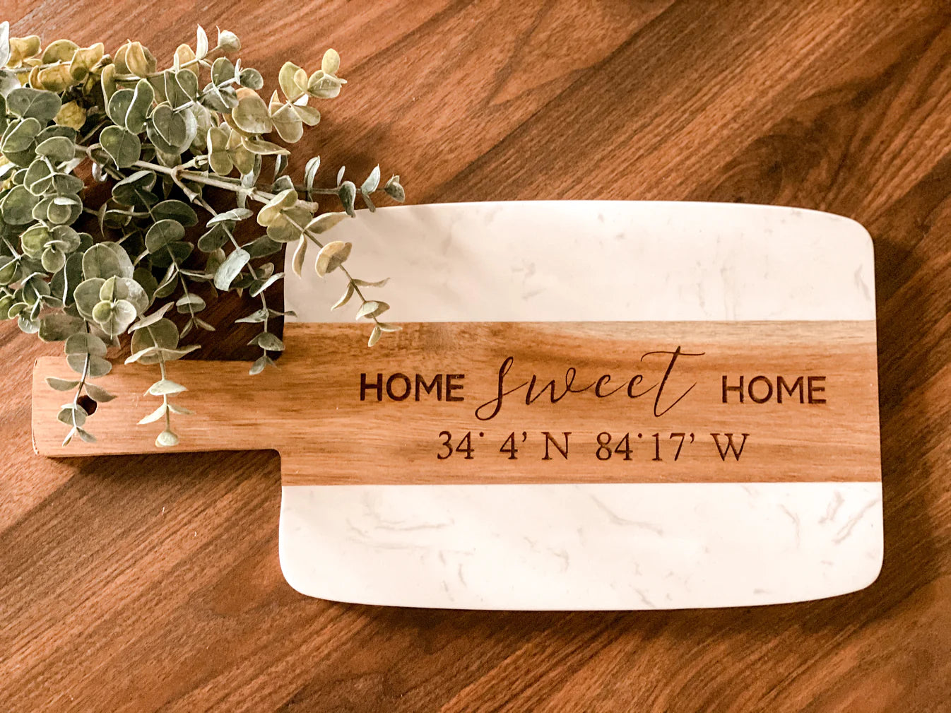 PERSONALIZED ACACIA AND MARBLE SERVING BOARD